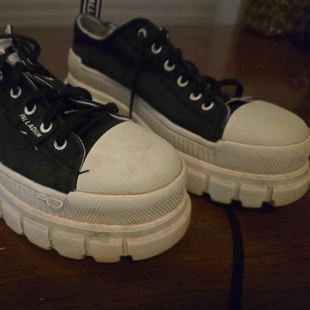Palladium revolt women platform sneakers black 8.5 used
